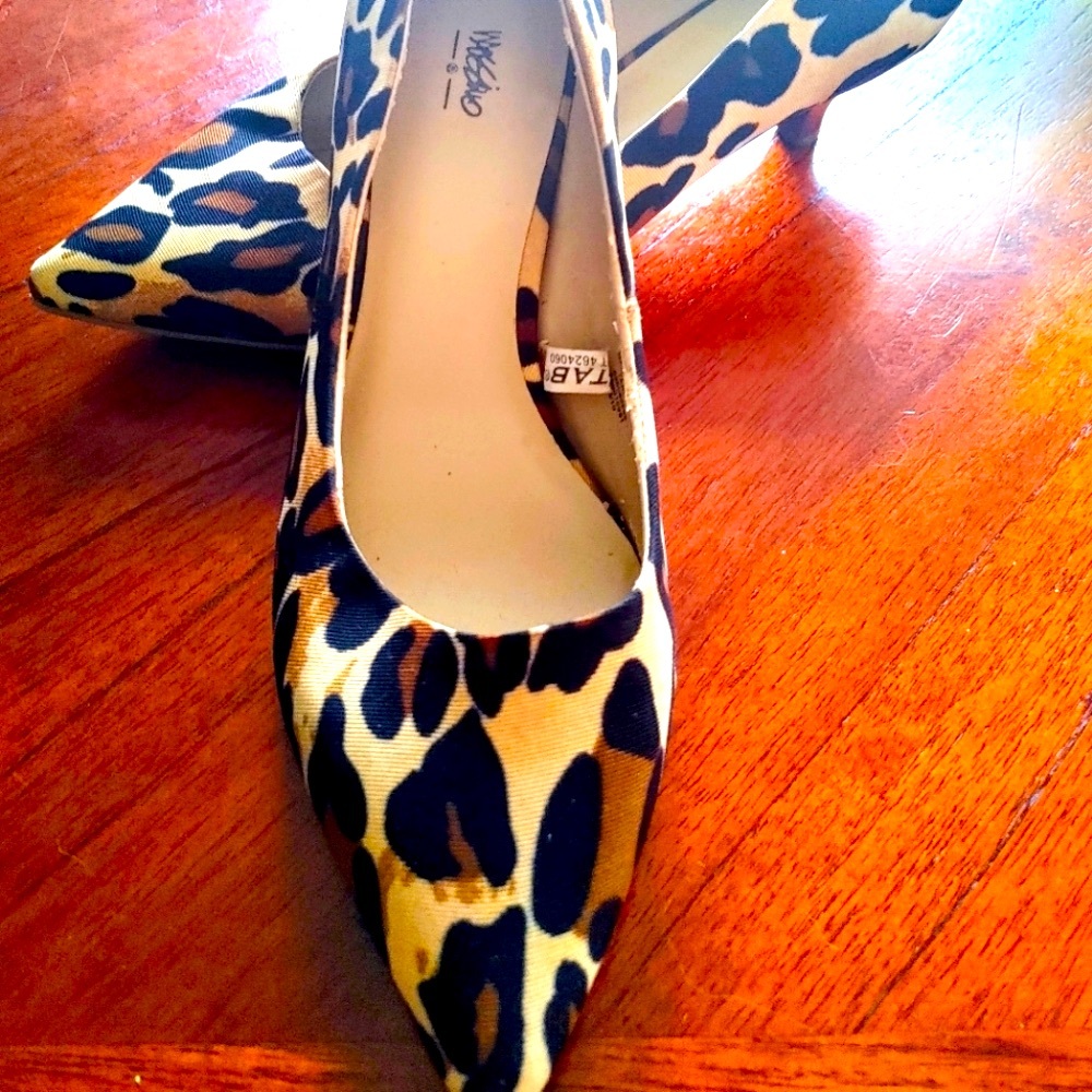 MOSSIMO Sz 8 Kitten Heels